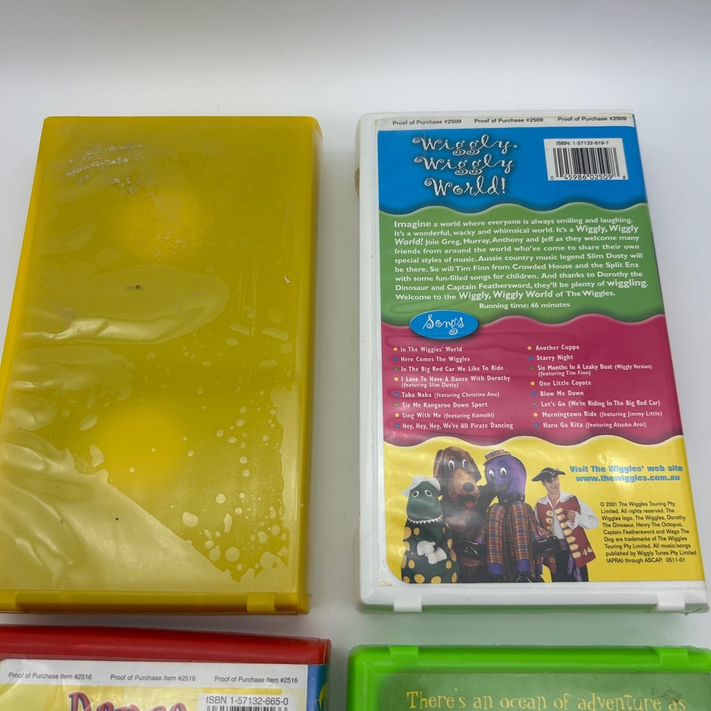 The Wiggles VHS Lot of 4 Dance Party Wiggle Bay Wiggly World Magical Adventure - Picture 7 of 10